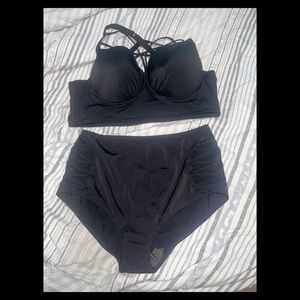 Torrid swim suit top size 4 dd/f bottom size 3